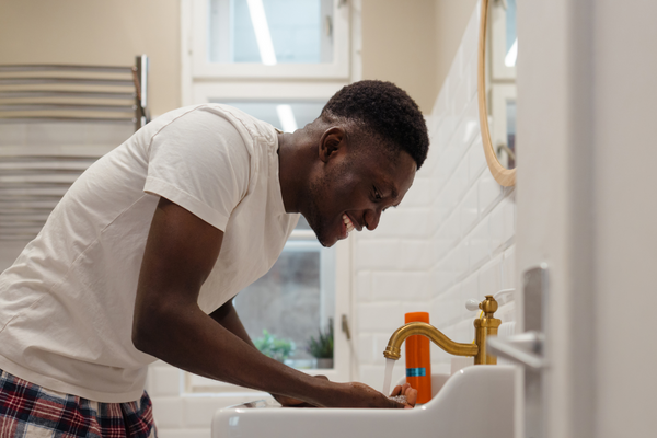男性のスキンケアが簡素化されました：あなたのルーチンを冬に防ぐための3つの簡単なステップ